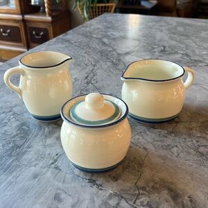 Pfaltzgraff Stoneware Sugar bowl, creamer and gravy boat. No chips!!